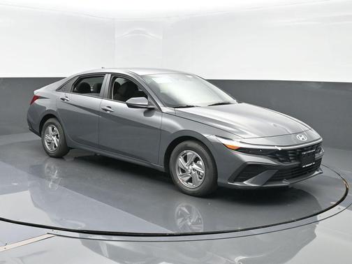 Ecotronic Gray 2025 Hyundai ELANTRA SE Sedan