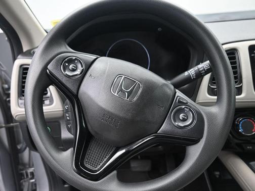 Platinum White Pearl 2021 Honda HR-V LX