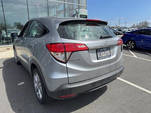 Platinum White Pearl 2021 Honda HR-V LX