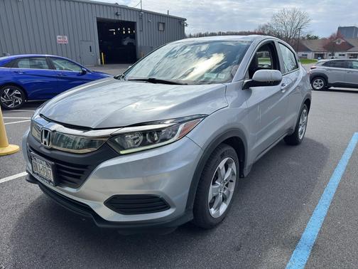 Platinum White Pearl 2021 Honda HR-V LX