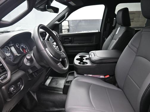 2026 RAM 3500 Tradesman Crew Cab 4x4 6'4' Box