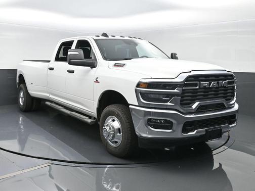 2026 RAM 3500 Tradesman Crew Cab 4x4 8' Box