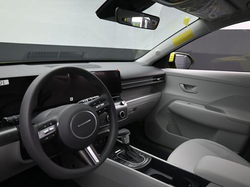 2025 Hyundai KONA SE