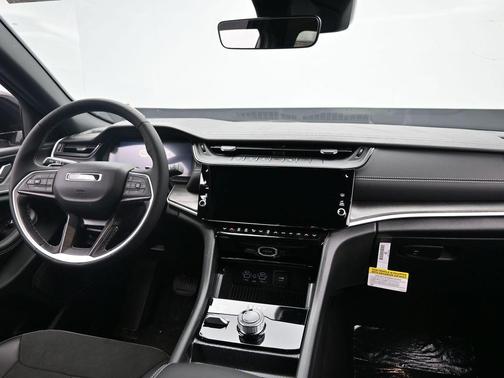 2026 Jeep Grand Cherokee Altitude