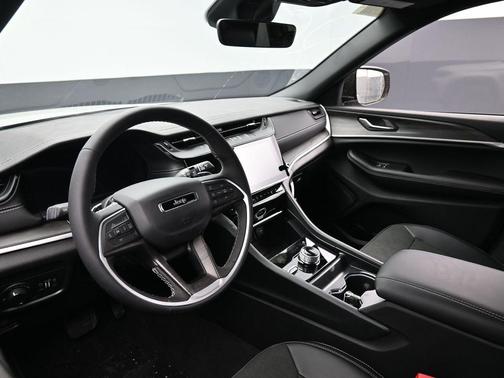 2026 Jeep Grand Cherokee Altitude