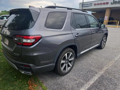 Modern Steel Metallic 2023 Honda Pilot AWD Elite