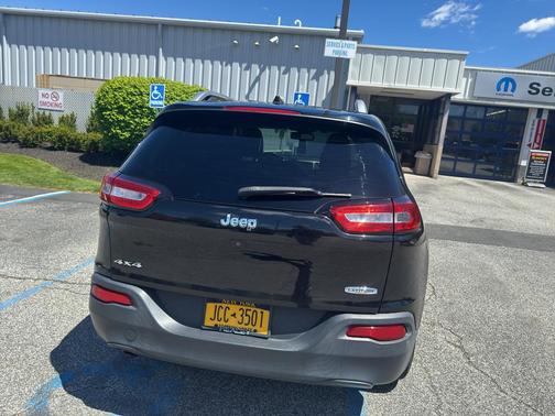 Diamond Black Crystal Pearlcoat 2018 Jeep Cherokee Latitude Plus