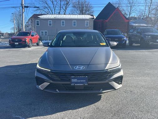 2025 Hyundai ELANTRA Limited