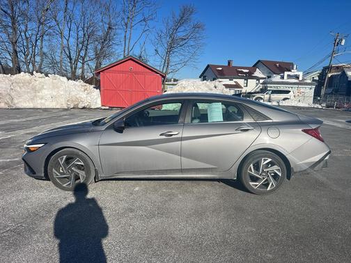 2025 Hyundai ELANTRA Limited