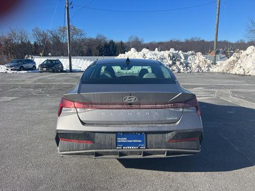 2025 Hyundai ELANTRA Limited