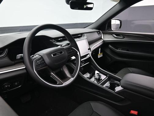 Silver Zynith 2026 Jeep Grand Cherokee L Altitude