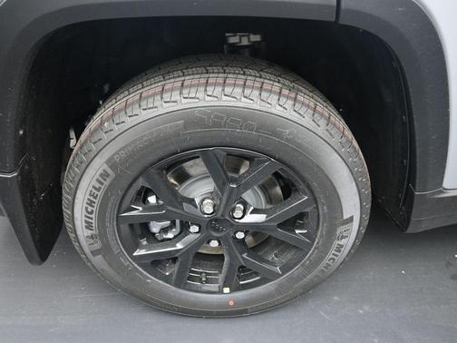 Silver Zynith 2026 Jeep Grand Cherokee L Altitude