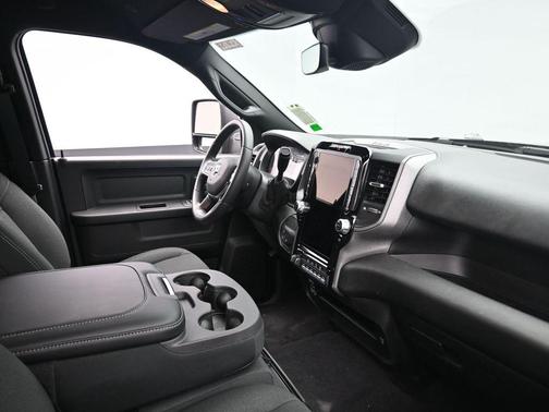 2026 RAM 3500 Tradesman Crew Cab 4x4 6'4' Box