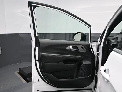 2025 Chrysler Pacifica L