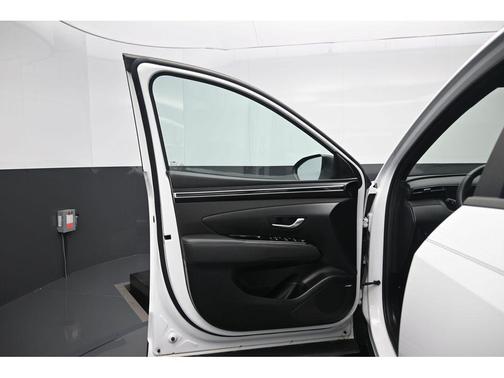 Ice White 2022 Hyundai SANTA CRUZ Limited