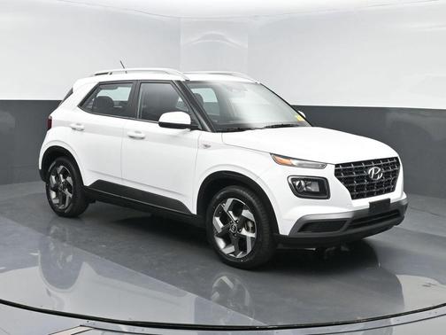 Lunar White 2023 Hyundai VENUE SEL