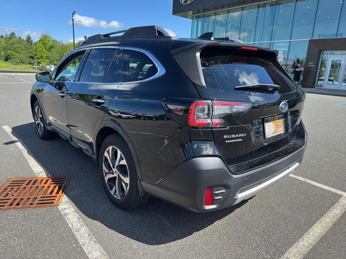 Crystal Black Silica 2021 Subaru Outback Touring