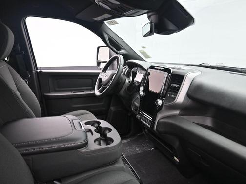 2026 RAM 2500 Tradesman Crew Cab 4x4 6'4' Box