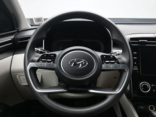 2023 Hyundai TUCSON SE