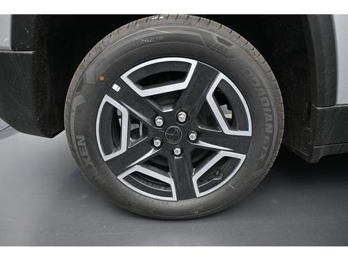 Silver Zynith Clearcoat 2026 Jeep Cherokee Limited
