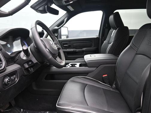 Diamond Black Crystal Pearlcoat 2026 RAM 2500 Power Wagon