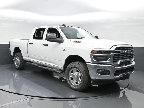 Bright White Clearcoat 2026 RAM 2500 Tradesman Crew Cab 4x4 6'4' Box