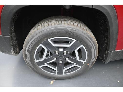 Red Hot Pearlcoat 2026 Jeep Cherokee Laredo 4x4