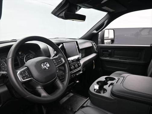 2025 RAM 2500 Tradesman Crew Cab 4x4 6'4' Box