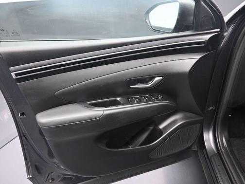 2022 Hyundai TUCSON SE