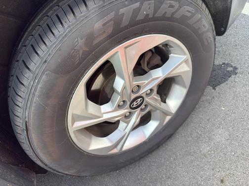 2022 Hyundai TUCSON SE
