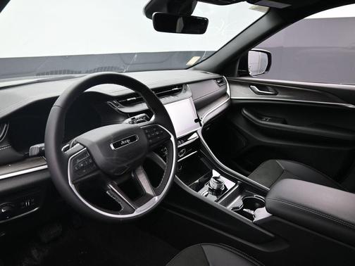 2026 Jeep Grand Cherokee Altitude