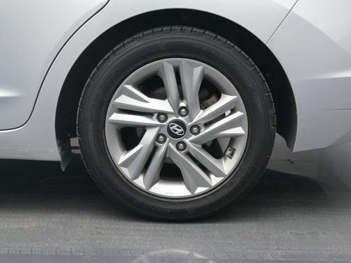 2019 Hyundai ELANTRA Value Edition