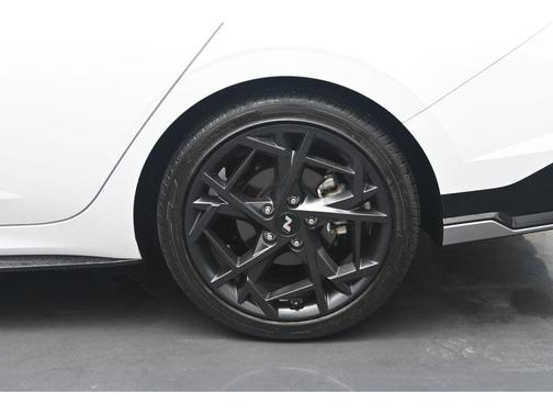 Atlas White 2025 Hyundai ELANTRA N Line