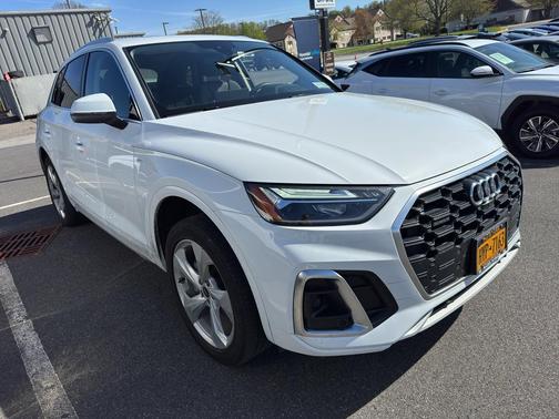 Glacier White Metallic 2024 Audi Q5 45 S line Premium Plus