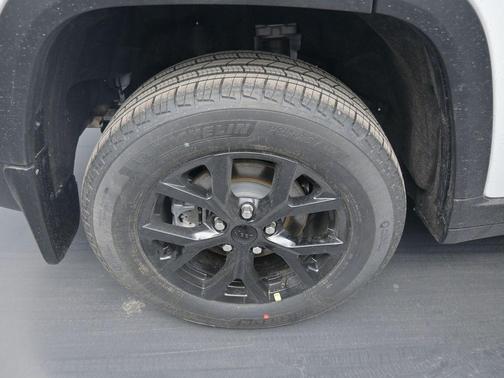 2026 Jeep Grand Cherokee Altitude