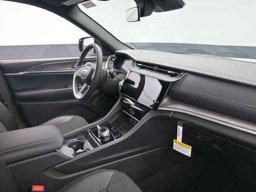 2026 Jeep Grand Cherokee Altitude