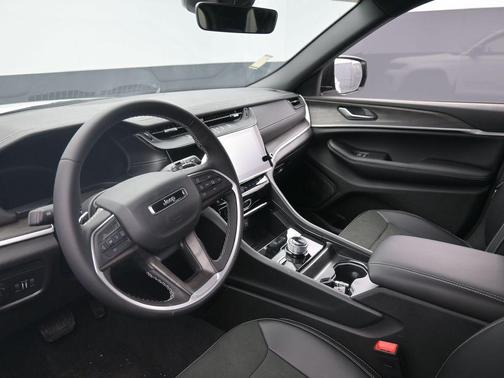 2026 Jeep Grand Cherokee Altitude