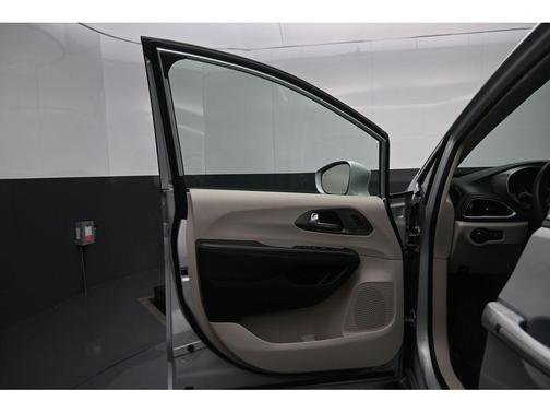 Silver Mist Clearcoat 2022 Chrysler Pacifica Touring L