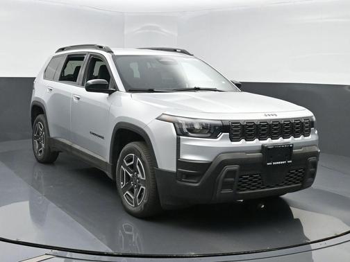Silver Zynith Clearcoat 2026 Jeep Cherokee Laredo