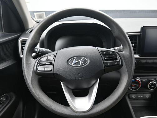2023 Hyundai VENUE SE