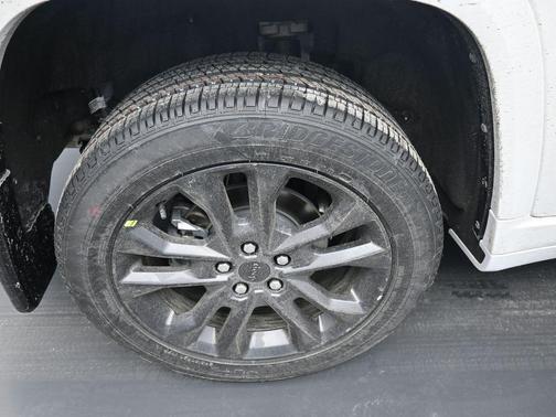 Bright White Clearcoat 2026 Jeep Grand Cherokee Limited