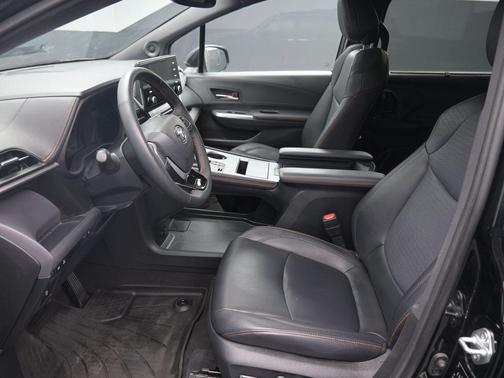 2022 Toyota Sienna XSE 7 Passenger