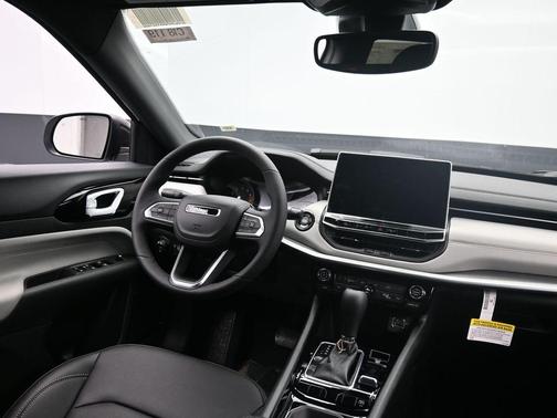 Silver Zynith Metallic Clearcoat 2025 Jeep Compass Limited