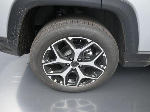 Silver Zynith Metallic Clearcoat 2025 Jeep Compass Limited