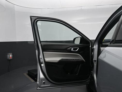 Silver Zynith Metallic Clearcoat 2025 Jeep Compass Limited