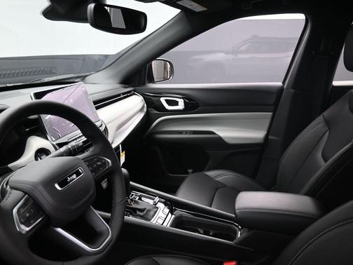 Silver Zynith Metallic Clearcoat 2025 Jeep Compass Limited