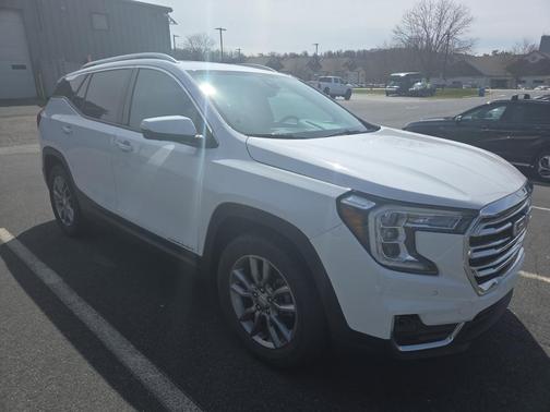 Summit White 2022 GMC Terrain SLT