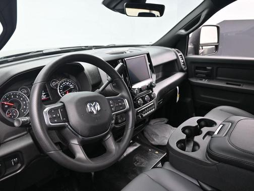 2026 RAM 2500 Tradesman Crew Cab 4x4 8' Box