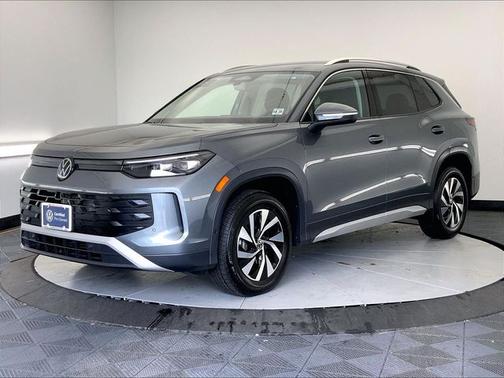 Platinum Gray Metallic 2025 Volkswagen Tiguan 2.0T S