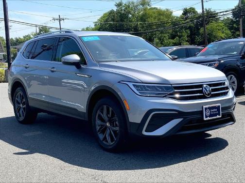 Pyrite Silver Metallic 2023 Volkswagen Tiguan 2.0T SE